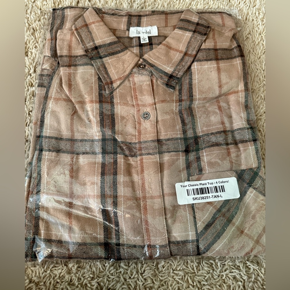 NWOT LAMIEL BUTTON DOWN TOP